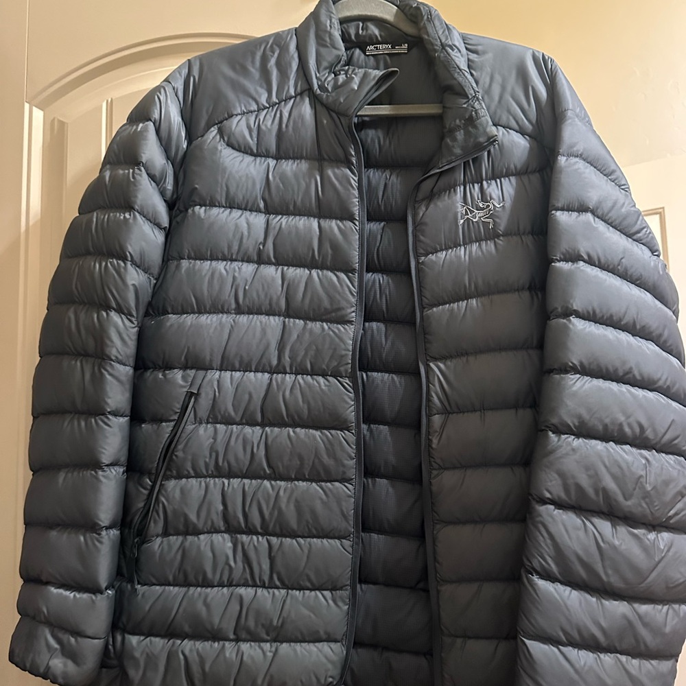 Arc'teryx Gray Puffer Jacket with Water-Resistant Fabric